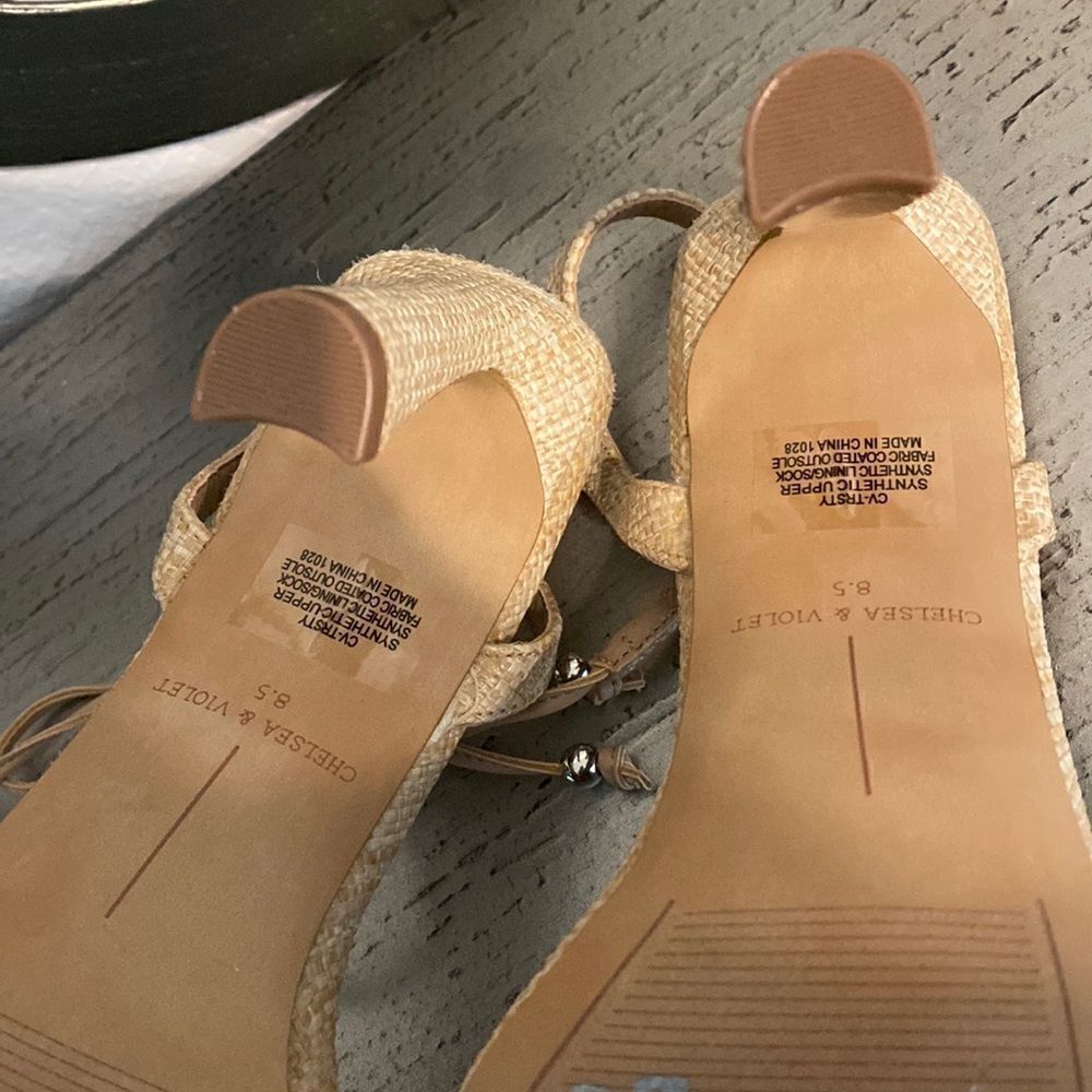 New Chelsea & Violet Tristy Beaded Sandals - Picture 9 of 10